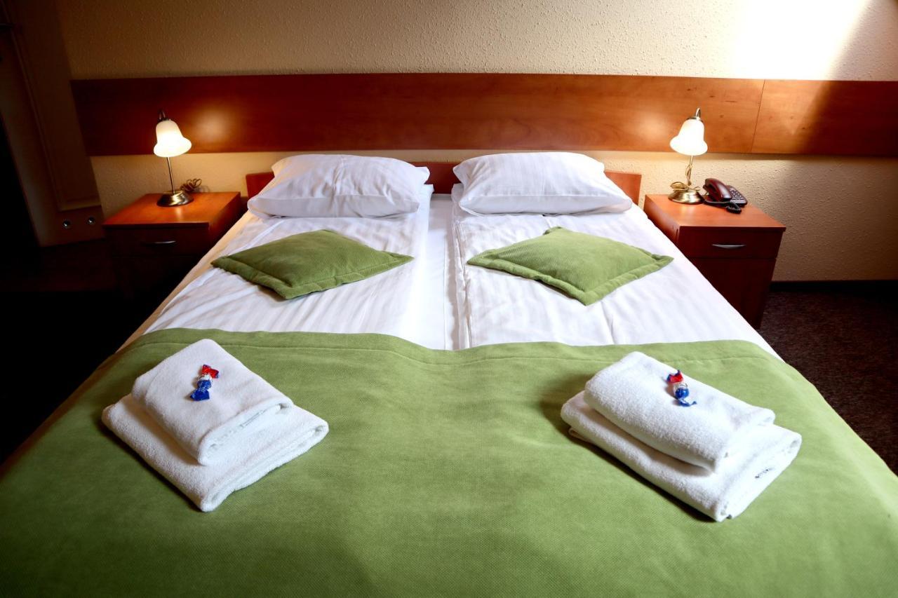 Arkadia Motel *